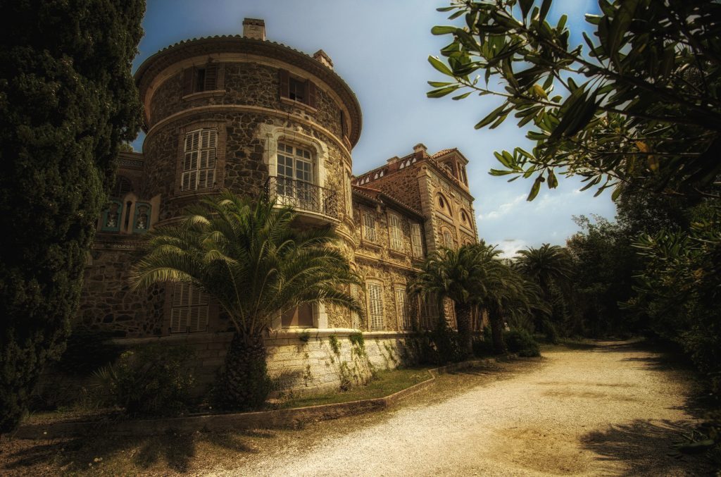 Several years ago I have been in LaLonde at the Cote d'Azur in France on a nice conference for service research. The next edition is coming soon. If you ever wondered, how it looks like. Here is a picture of the castle where we had the sessions. Quite nice, isn't it?   Greetings to the nice people at the conference!!!