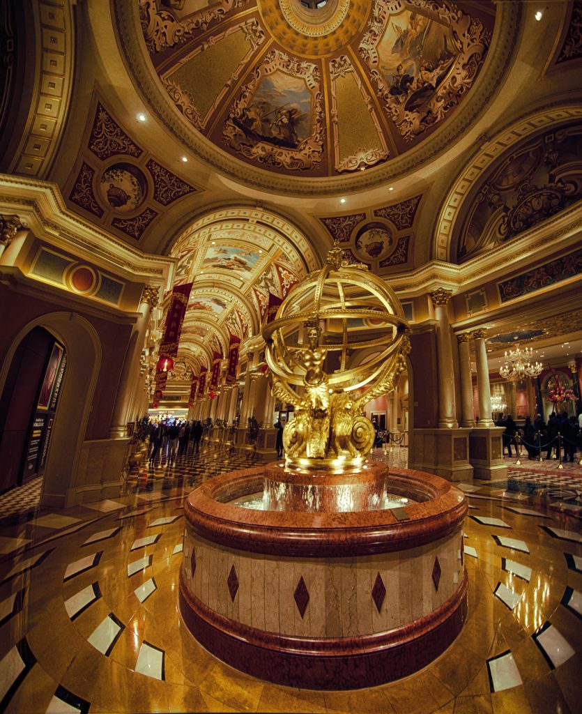 Vegas is an unbelievable place. I'm a big fan of the crazy architecture here. Have you ever seen a more  glamorous looking  hotel lobby as the one of the Venetian? If yes, post it in the comments.